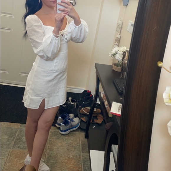 White long sleeve dress! Super flattering and cute! Only wore gently once! - Picture 2 of 2